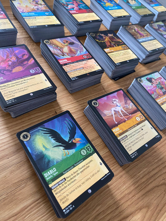 100 Disney Lorcana Karten | 100 Karten inkl. 5 Holokarten | Deutsch