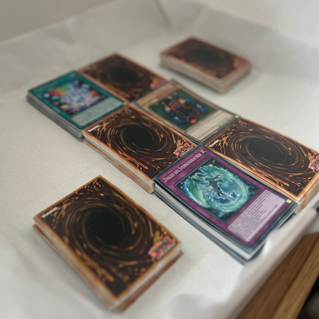 200 Yu-Gi-Oh Karten | Sammlung mit 200 Karten inkl. 20 Holokarten | Deutsch